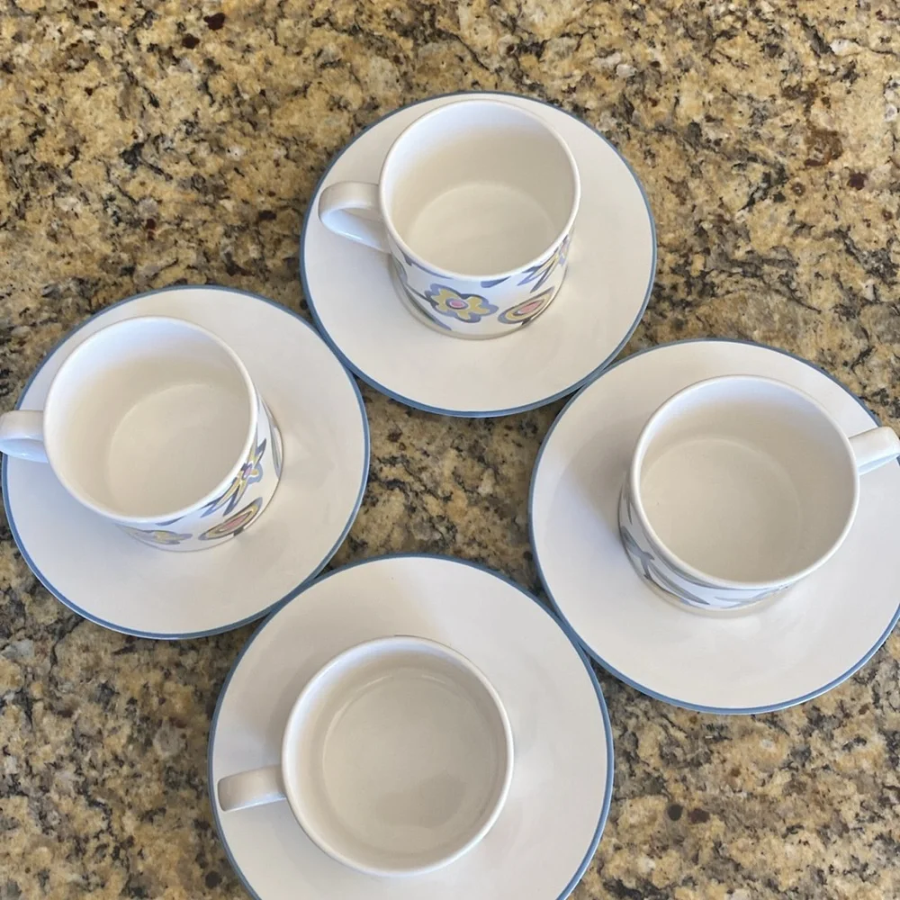 Pottery Barn off-white, Blue and Yellow Bunch, coffee/tea Mugs. Set of 4